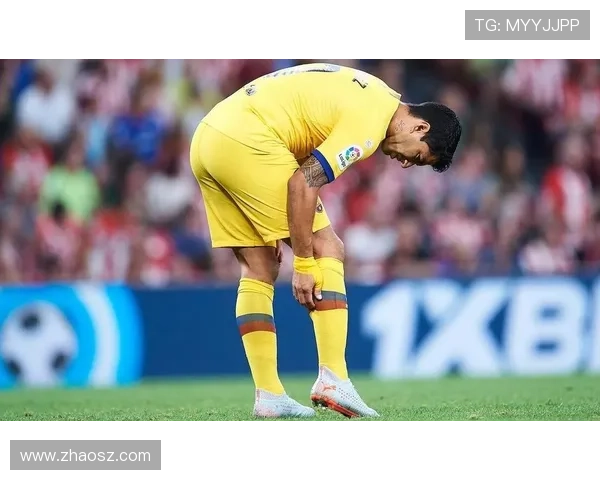 无大碍，记者：巴萨后卫多明格斯只是右腿比目鱼肌超负荷